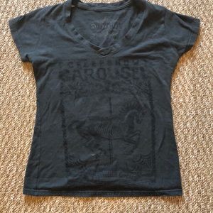 Serpentine carousel tee